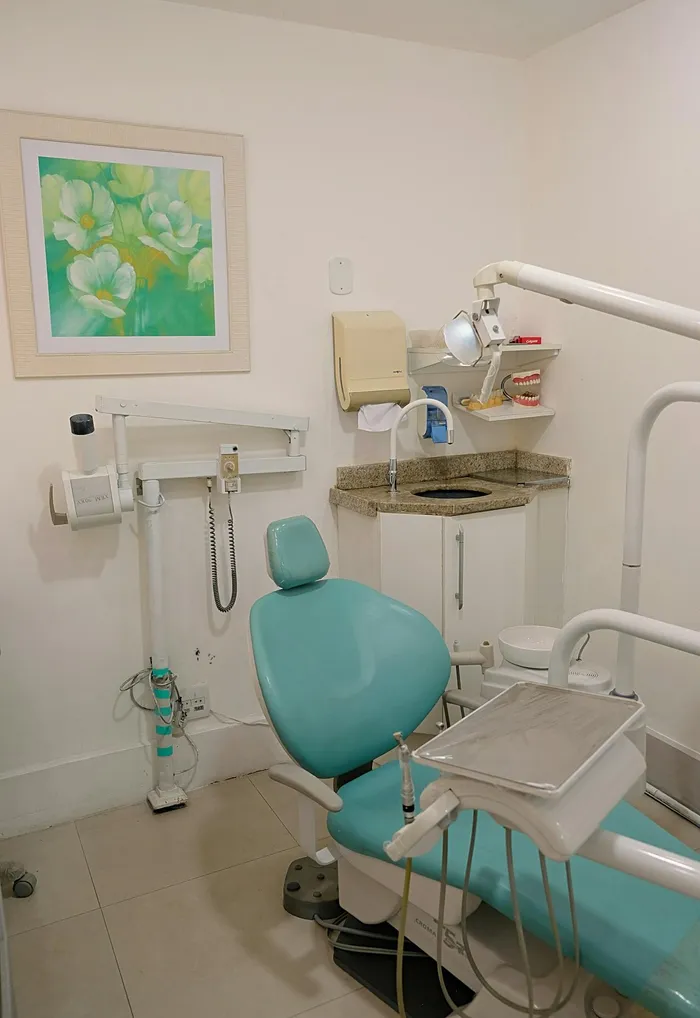Modern dental clinic interior in Antalya, Turkey — international standard facilities used for All-on-6 and full arch implant treatment